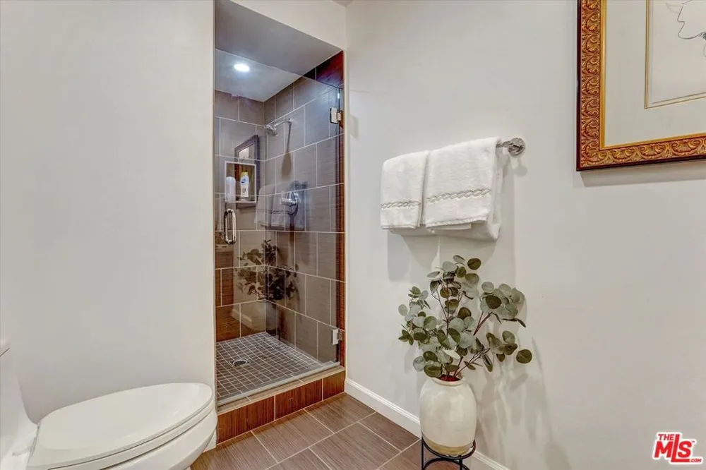 148 S Crescent Drive #101 Beverly Hills, CA 90212