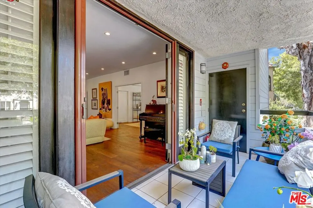 148 S Crescent Drive #101 Beverly Hills, CA 90212