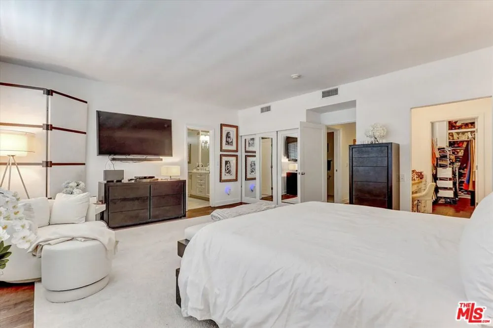 148 S Crescent Drive #101 Beverly Hills, CA 90212