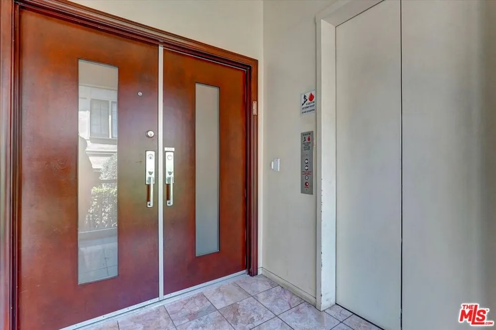 148 S Crescent Drive #101 Beverly Hills, CA 90212