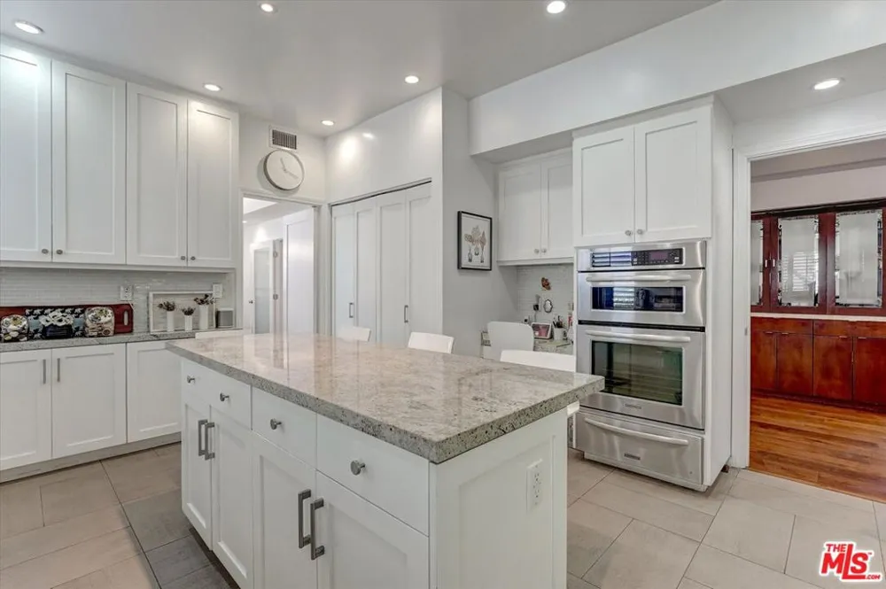 148 S Crescent Drive #101 Beverly Hills, CA 90212