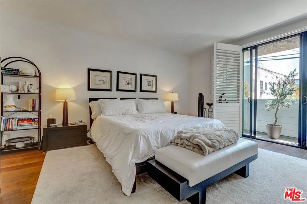 148 S Crescent Drive #101 Beverly Hills, CA 90212