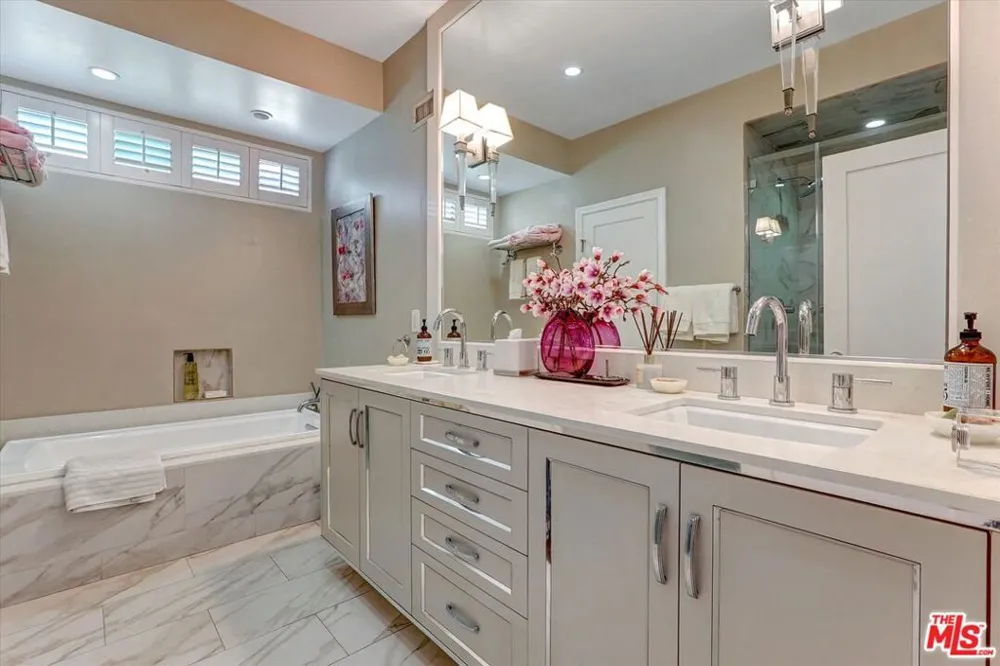 148 S Crescent Drive #101 Beverly Hills, CA 90212