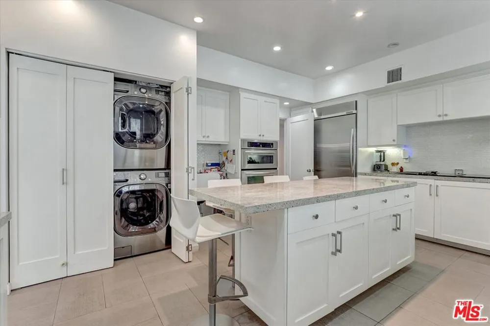148 S Crescent Drive #101 Beverly Hills, CA 90212
