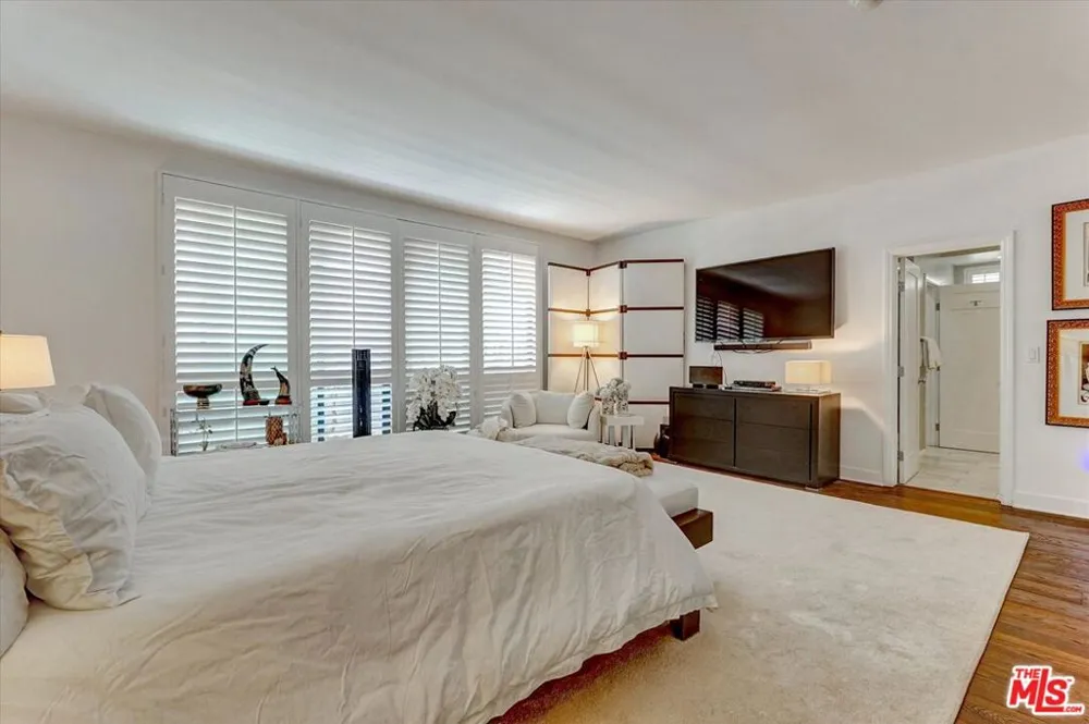 148 S Crescent Drive #101 Beverly Hills, CA 90212