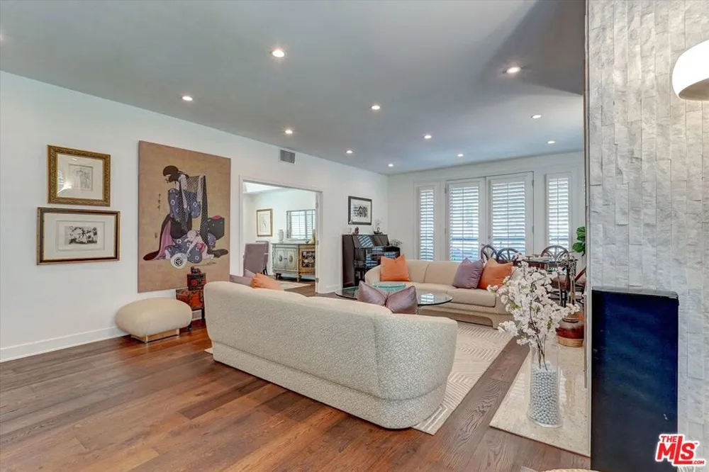 148 S Crescent Drive #101 Beverly Hills, CA 90212