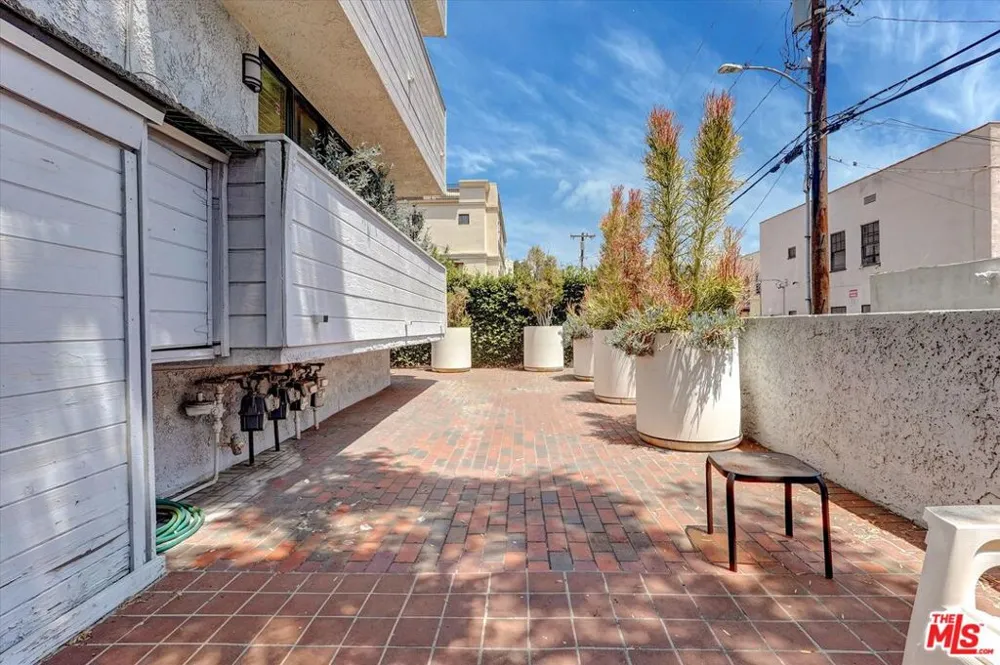 148 S Crescent Drive #101 Beverly Hills, CA 90212