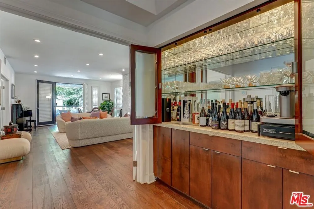 148 S Crescent Drive #101 Beverly Hills, CA 90212