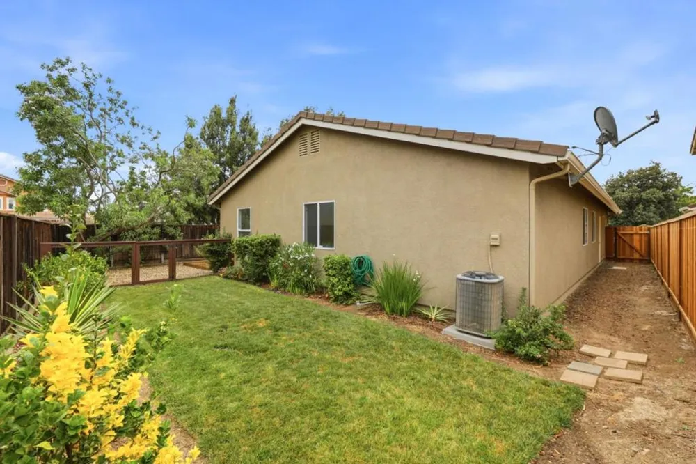 2500 Sadies Drive Hollister, CA 95023