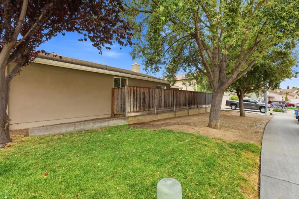 2500 Sadies Drive Hollister, CA 95023