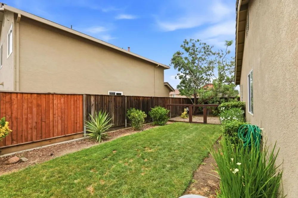2500 Sadies Drive Hollister, CA 95023