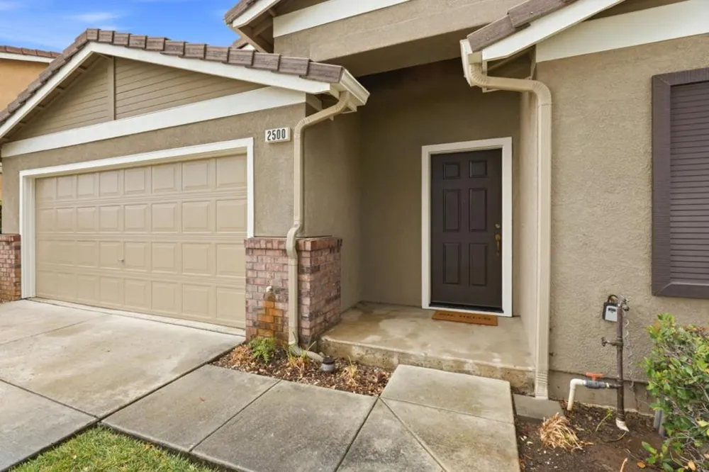 2500 Sadies Drive Hollister, CA 95023