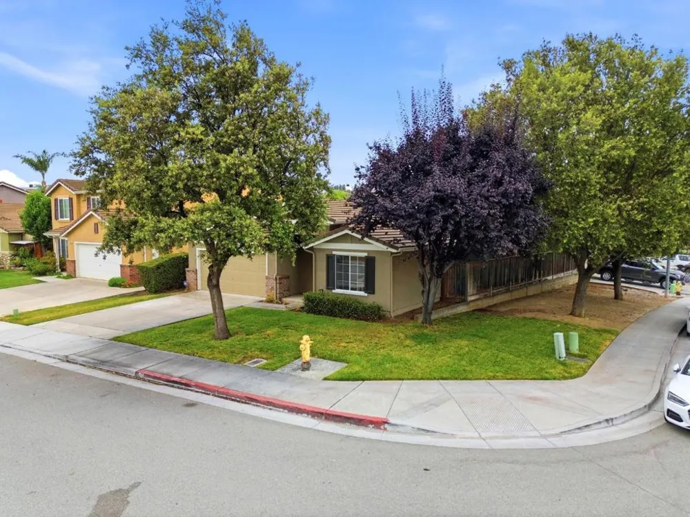 2500 Sadies Drive Hollister, CA 95023