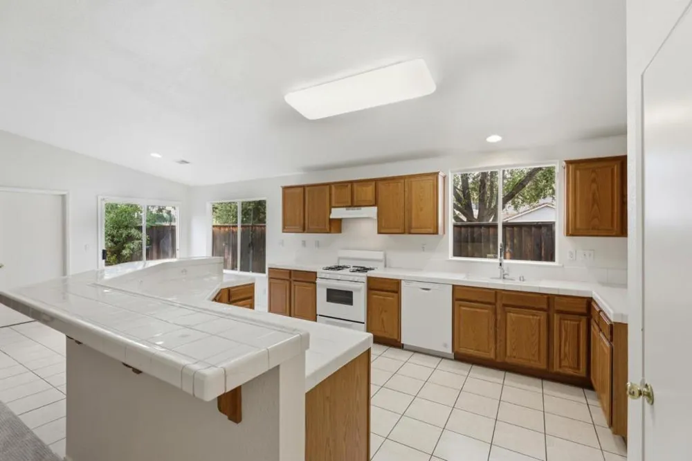 2500 Sadies Drive Hollister, CA 95023