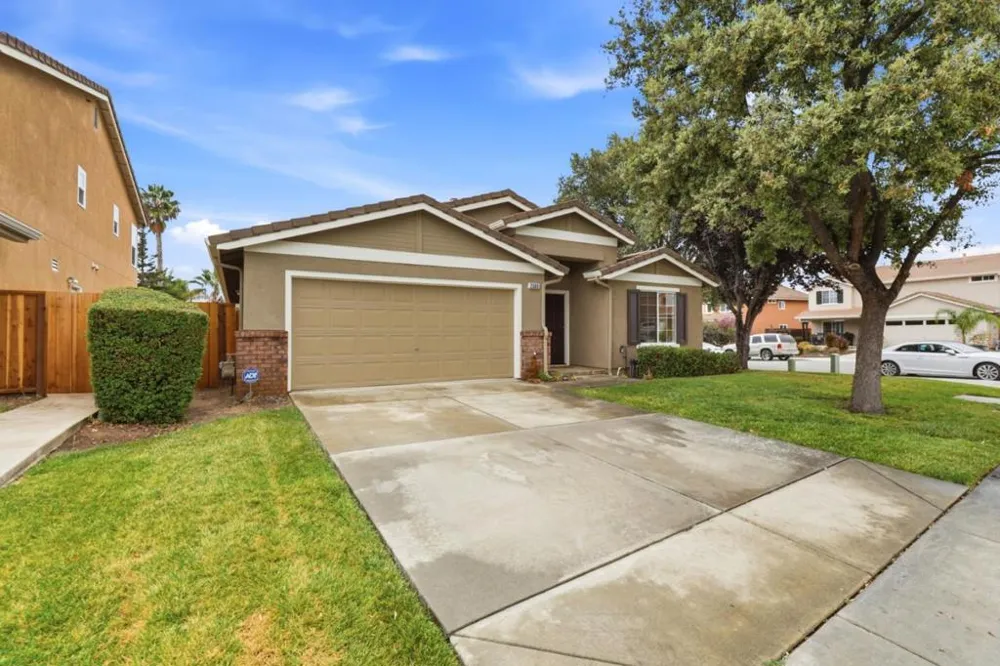 2500 Sadies Drive Hollister, CA 95023