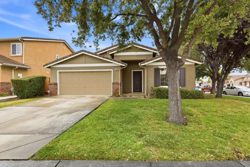 2500 Sadies Drive Hollister, CA 95023