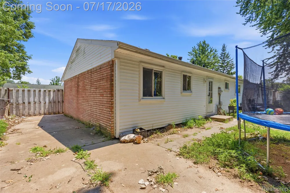 15166 Kerstyn Street Taylor City, MI 48180