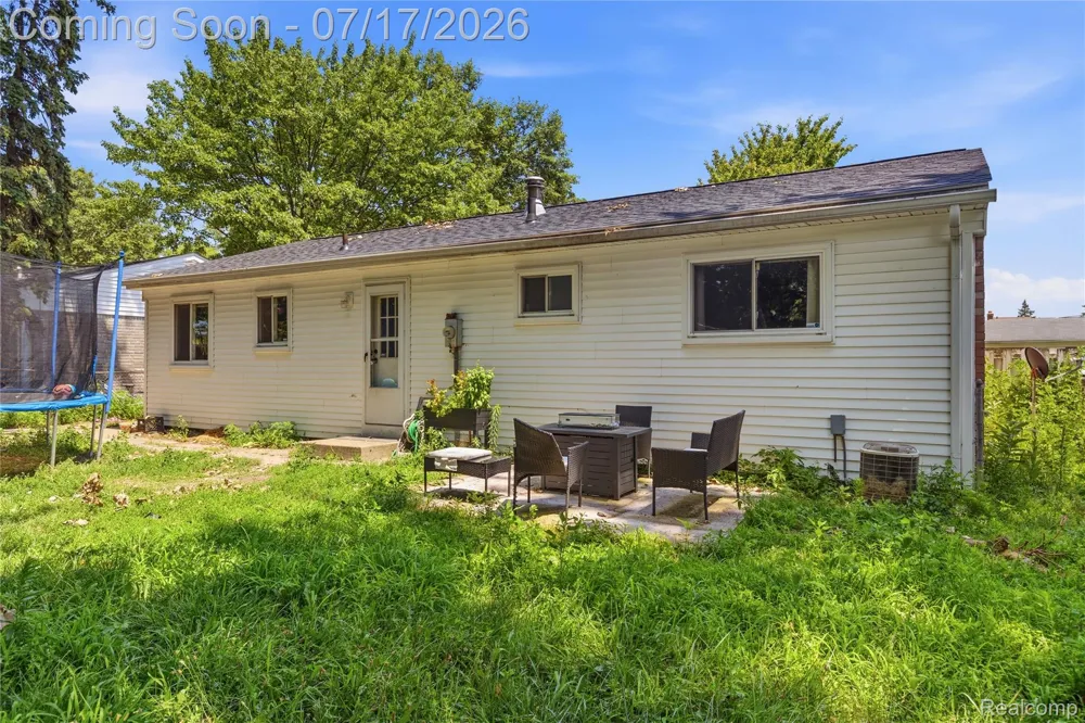 15166 Kerstyn Street Taylor City, MI 48180