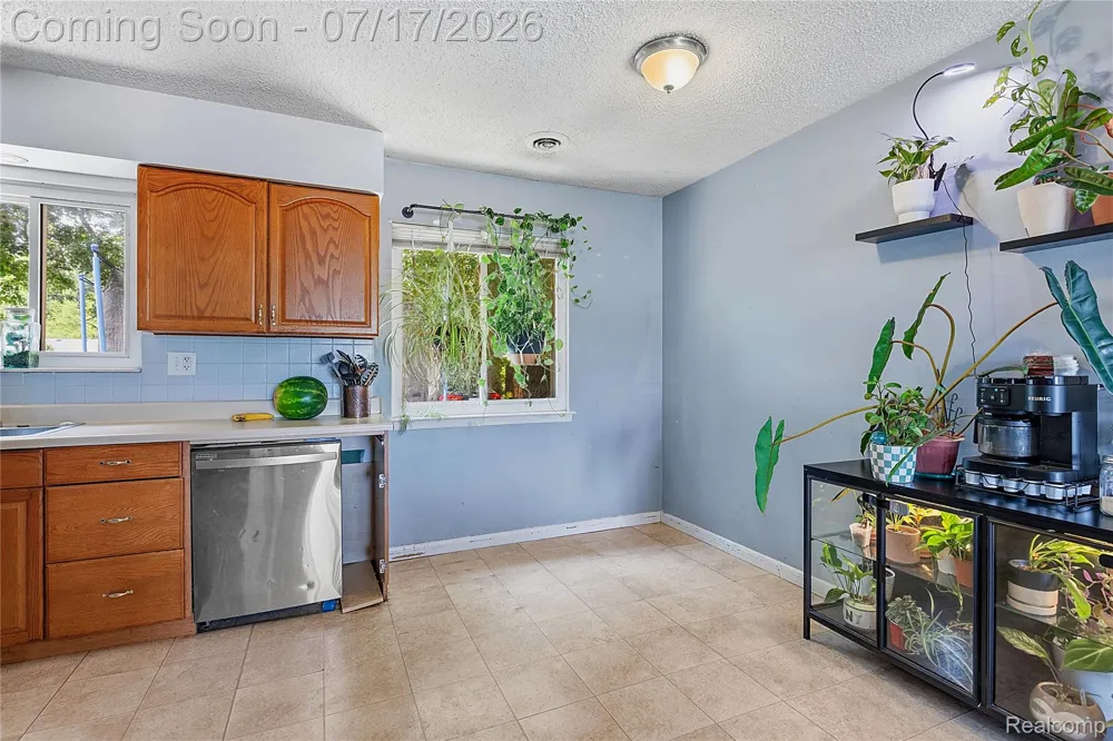 15166 Kerstyn Street Taylor City, MI 48180