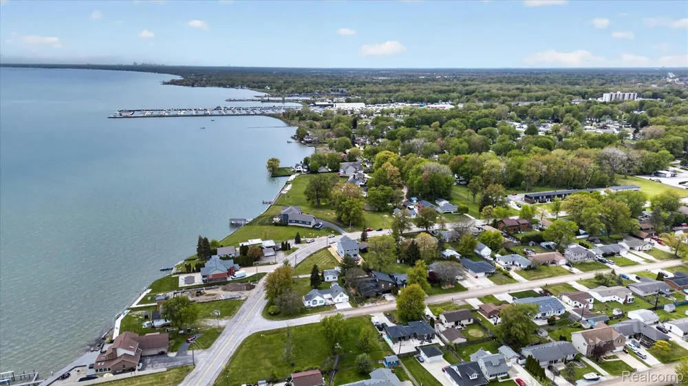 37235 Jefferson Avenue Harrison Charter Township, MI 48045