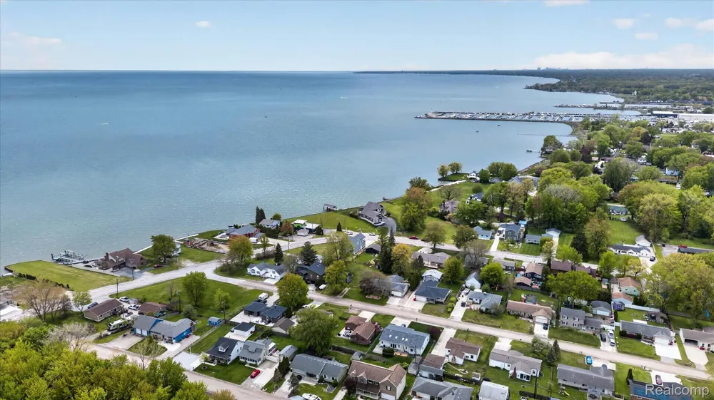 37235 Jefferson Avenue Harrison Charter Township, MI 48045