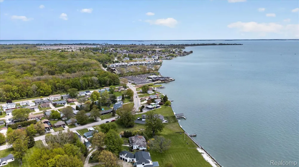 37235 Jefferson Avenue Harrison Charter Township, MI 48045