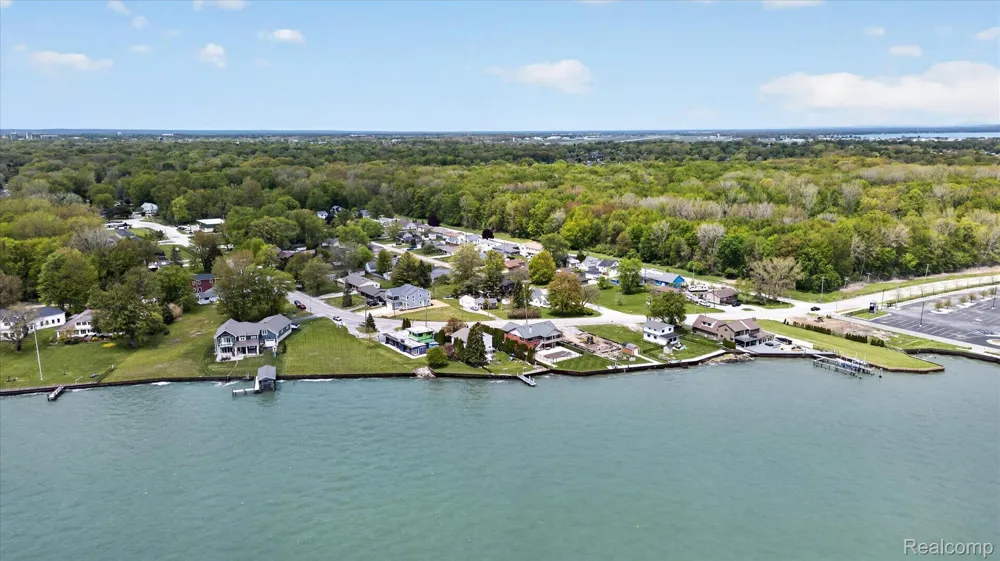37235 Jefferson Avenue Harrison Charter Township, MI 48045