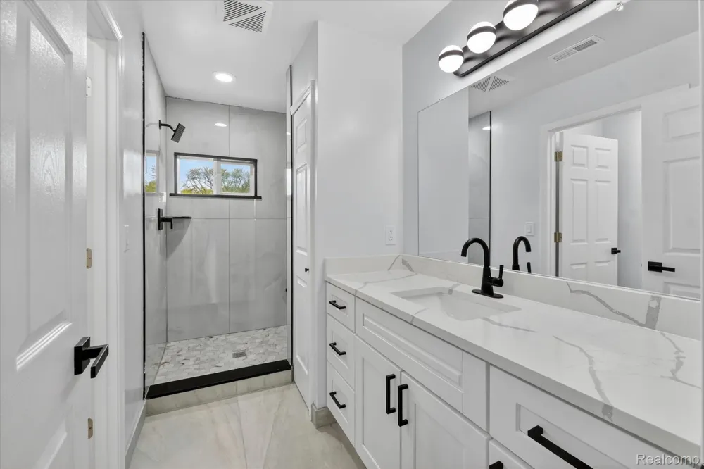 37235 Jefferson Avenue Harrison Charter Township, MI 48045
