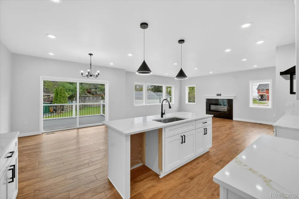 37235 Jefferson Avenue Harrison Charter Township, MI 48045