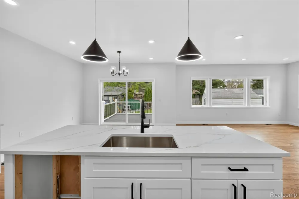 37235 Jefferson Avenue Harrison Charter Township, MI 48045