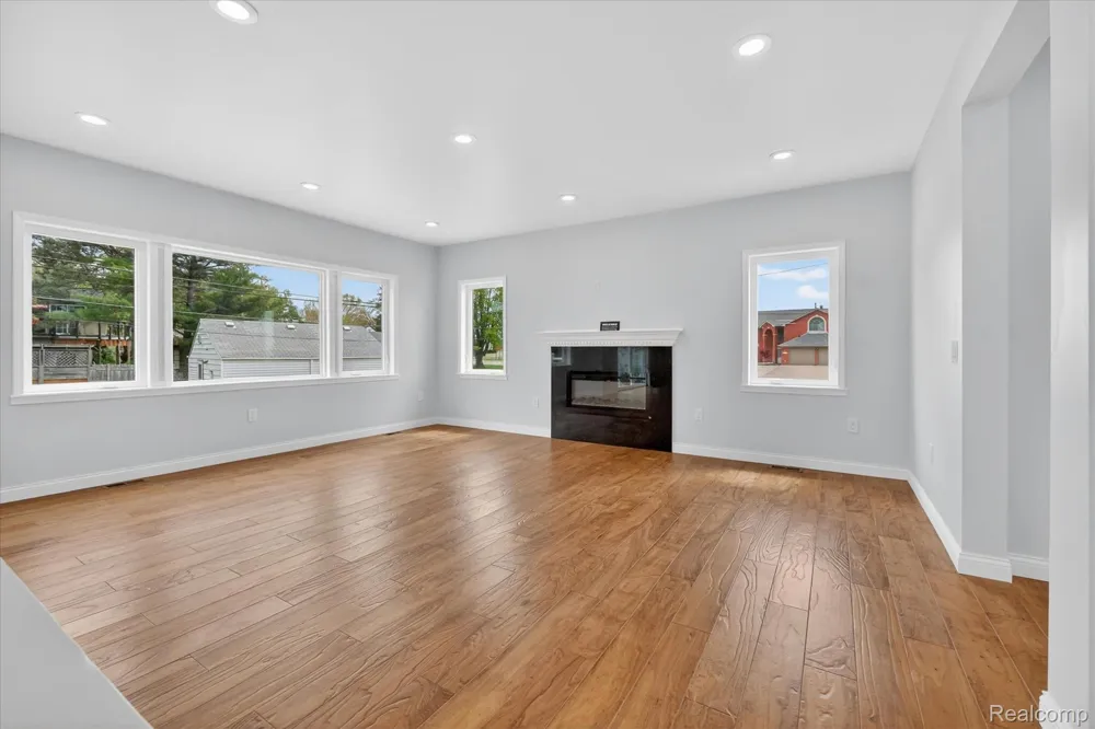 37235 Jefferson Avenue Harrison Charter Township, MI 48045