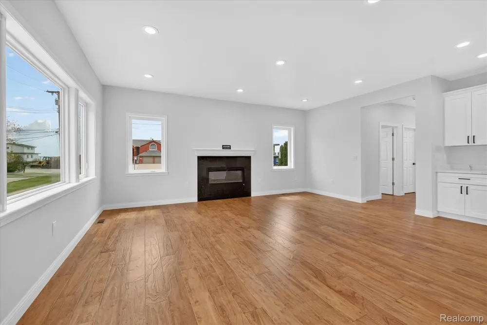 37235 Jefferson Avenue Harrison Charter Township, MI 48045