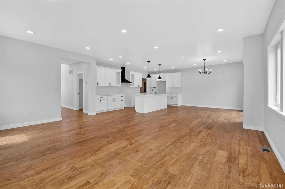 37235 Jefferson Avenue Harrison Charter Township, MI 48045
