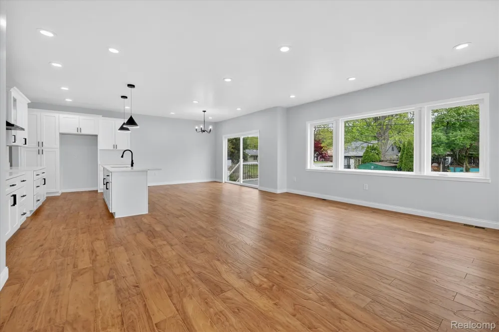 37235 Jefferson Avenue Harrison Charter Township, MI 48045