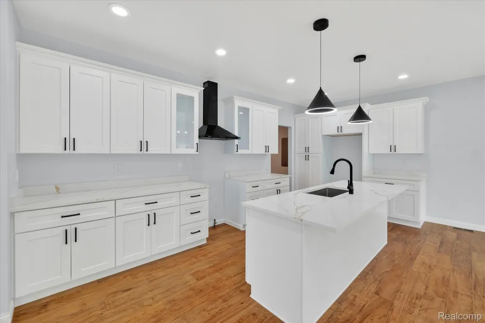 37235 Jefferson Avenue Harrison Charter Township, MI 48045
