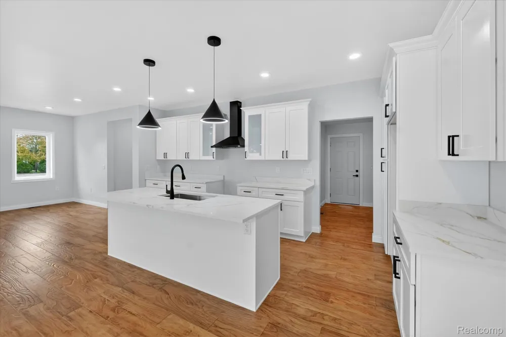 37235 Jefferson Avenue Harrison Charter Township, MI 48045