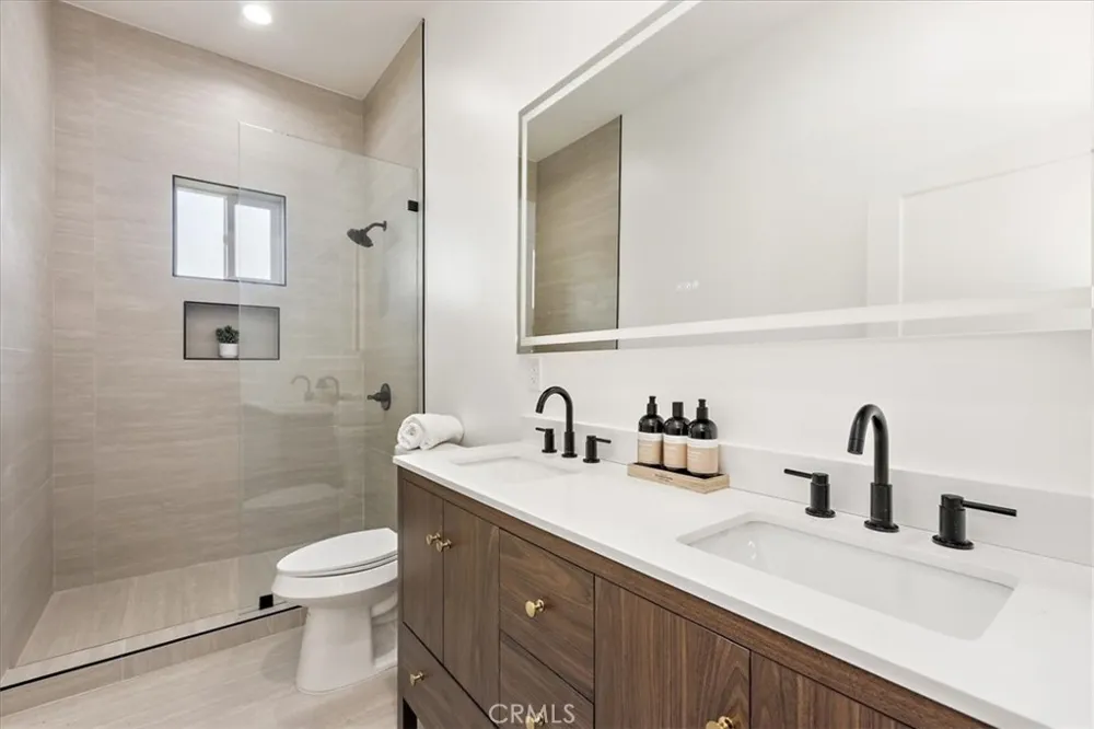 642 E Fairview Boulevard Inglewood, CA 90302