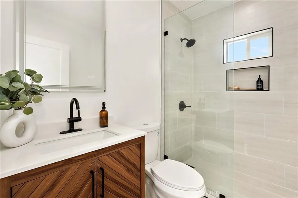 642 E Fairview Boulevard Inglewood, CA 90302