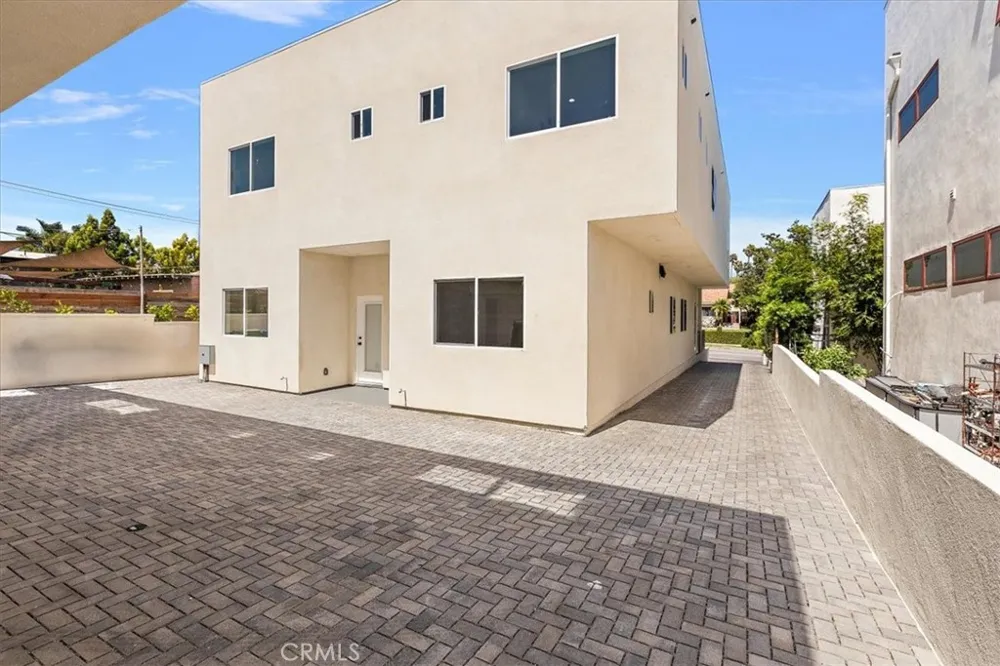 642 E Fairview Boulevard Inglewood, CA 90302