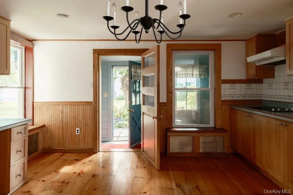 2327 Salt Point Turnpike Clinton Corners, NY 12514