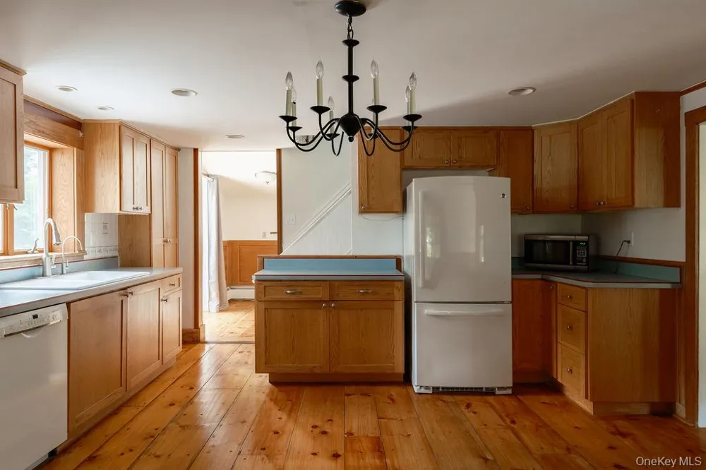 2327 Salt Point Turnpike Clinton Corners, NY 12514