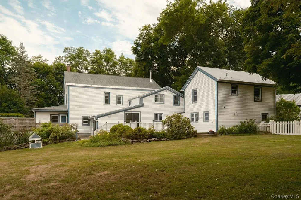 2327 Salt Point Turnpike Clinton Corners, NY 12514