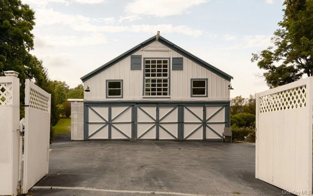 2327 Salt Point Turnpike Clinton Corners, NY 12514