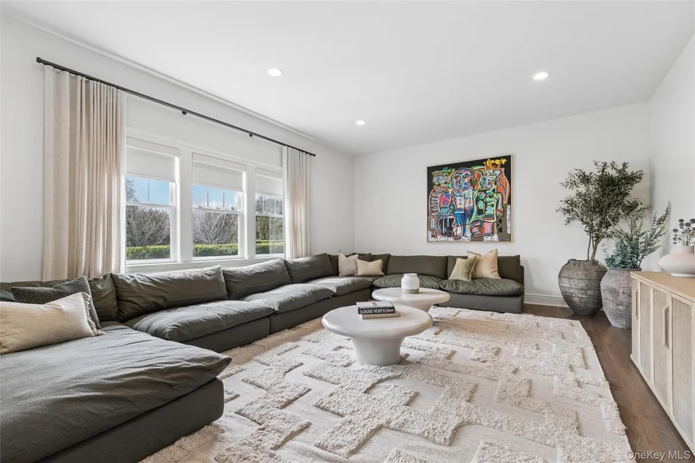 22 Summer Drive Southampton, NY 11968