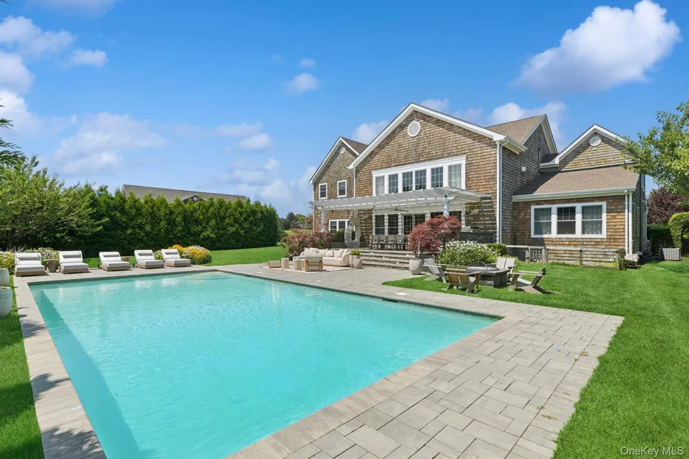 22 Summer Drive Southampton, NY 11968