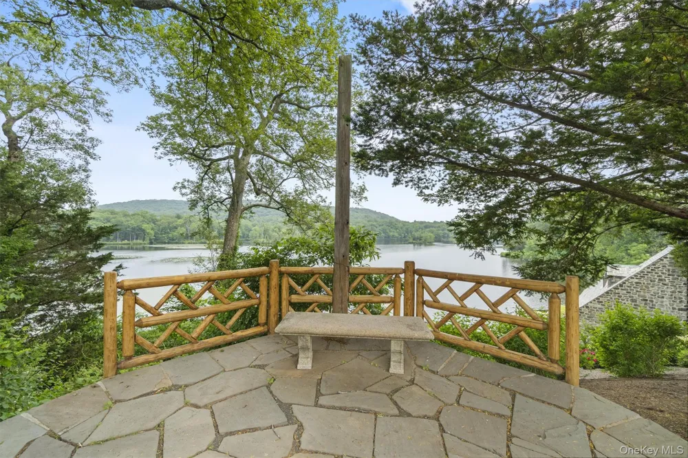 341 Furnace Dock Road #11 Cortlandt Manor, NY 10567