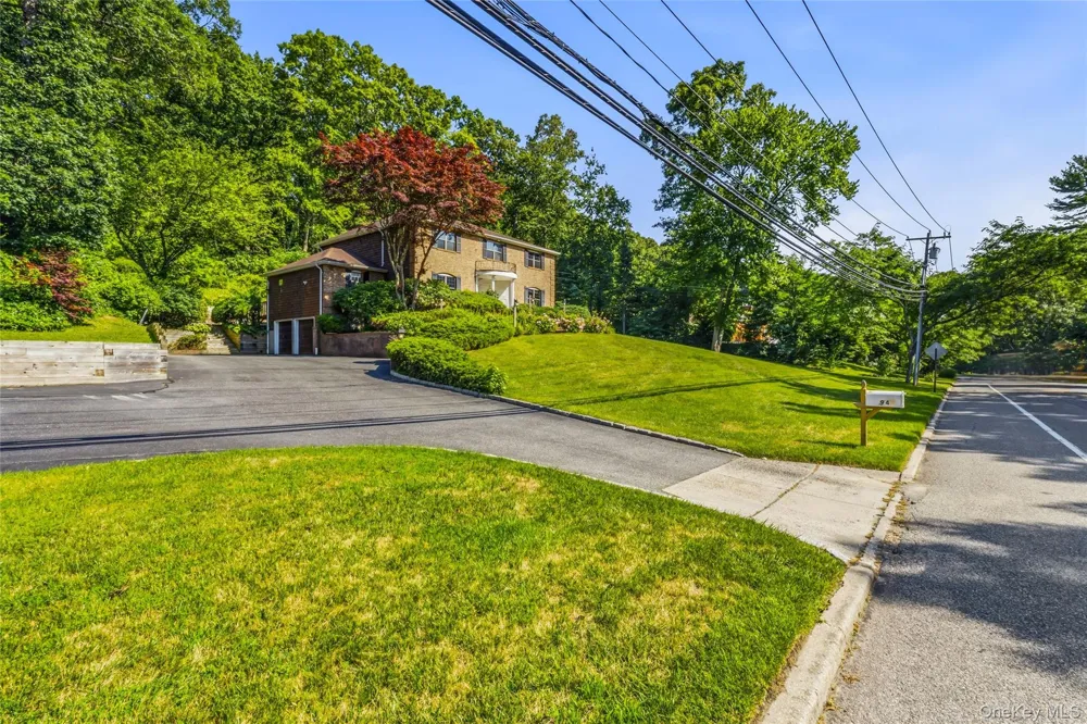 94 Bagatelle Road Dix Hills, NY 11746