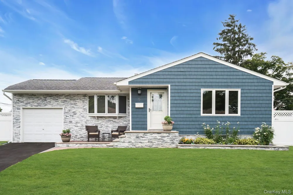 5 Stagg Lane Commack, NY 11725