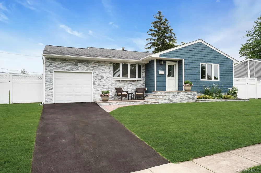 5 Stagg Lane Commack, NY 11725