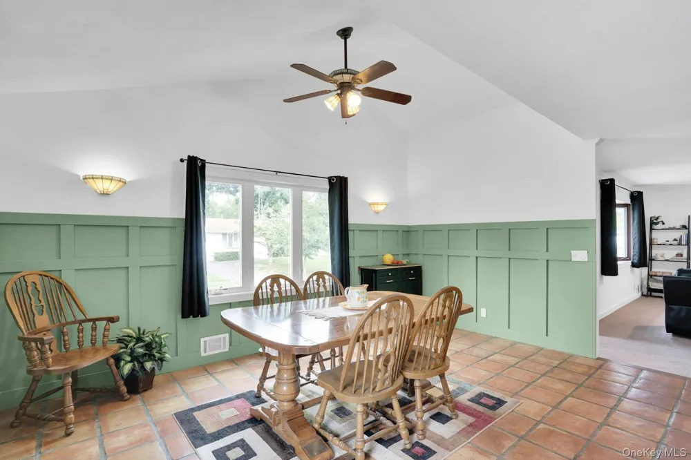 5 Stagg Lane Commack, NY 11725